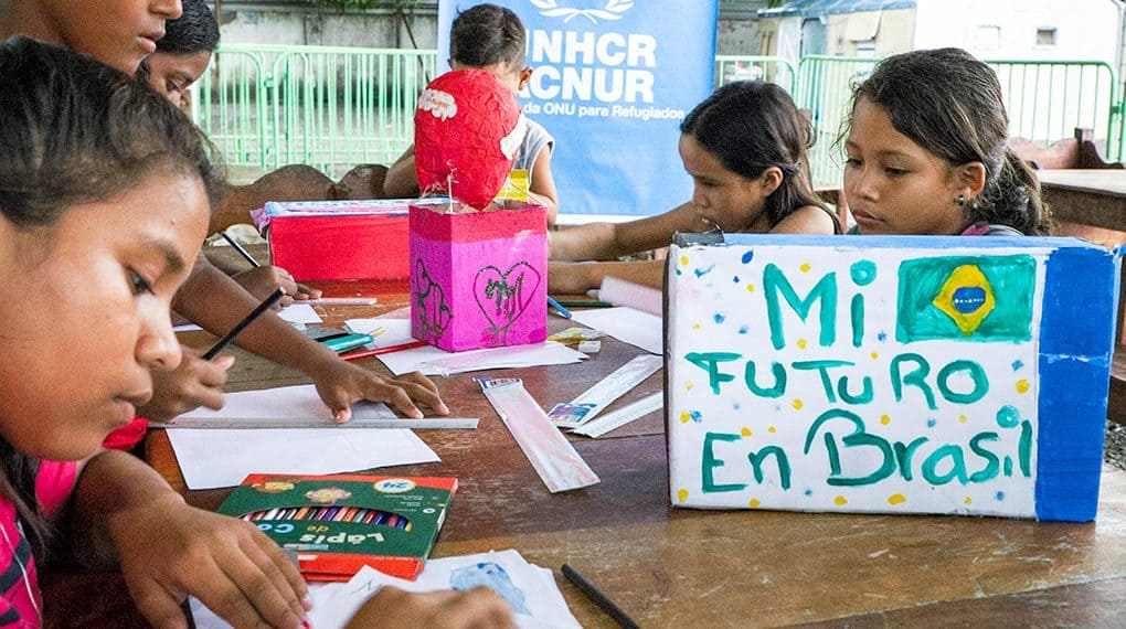 Refugiados recebendo apoio